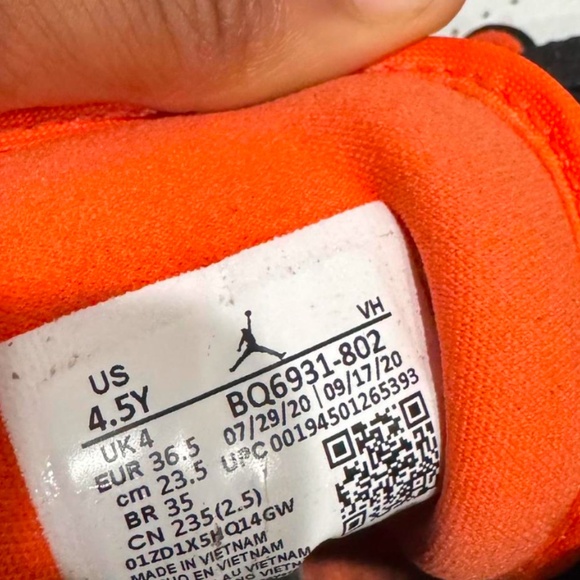 Jordan 1s - Picture 3 of 4